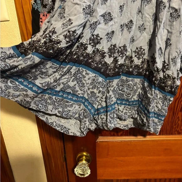 ANGIE Blue and Black Bohemian Flowy Romper Womens Size Large - Picture 4 of 9